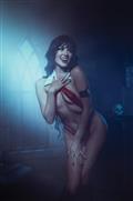 Vampirella Halloween Horror #1 Cvr J Inc 1:10 Cosplay Joanie Brosas Virgin Var