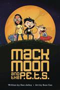 MACK-MOON-PETS-GN-VOL-01-