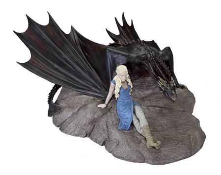 GAME OF THRONES STATUETTE DAENERYS & DROGON (C: 1-0-0)