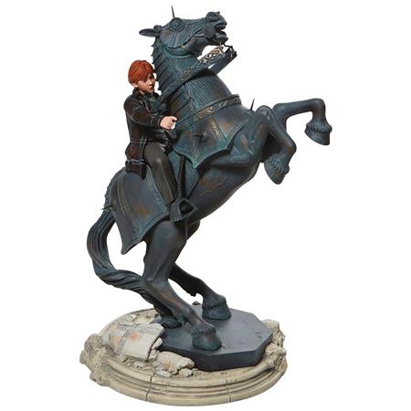 HARRY POTTER RON ON CHESS HORSE 12IN STATUE (C: 1-1-2)