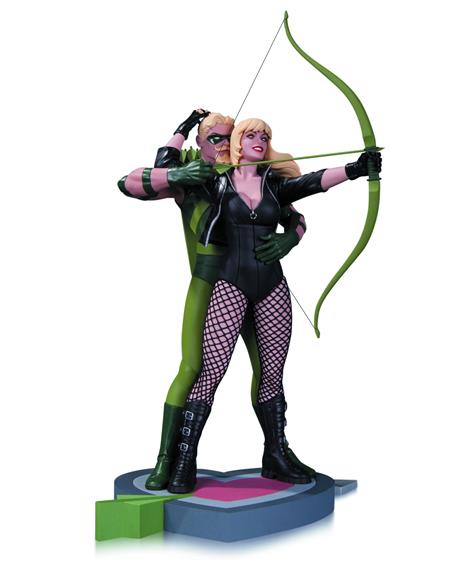 GREEN ARROW AND BLACK CANARY STATUE