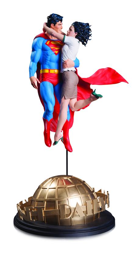 DC DESIGNER SER SUPERMAN & LOIS LANE BY FRANK STATUE