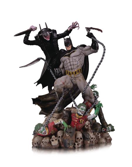BATMAN WHO LAUGHS VS BATMAN BATTLE STATUE