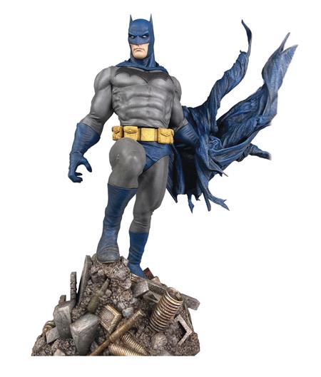 DC GALLERY BATMAN DEFIANT PVC STATUE (C: 1-1-2)
