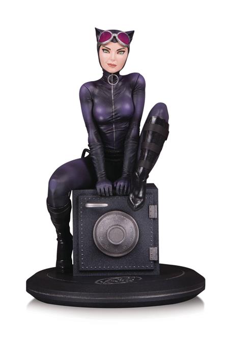 DC COVER GIRLS CATWOMAN BY JOELLE JONES STATUE