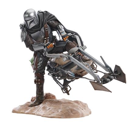 SW MANDALORIAN PREMIER COLL DIN DJARIN W/SPEEDER BIKE STATUE